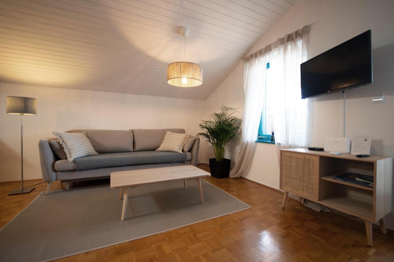 Modra Luna- Apartment With Terrace Izola Exterior foto