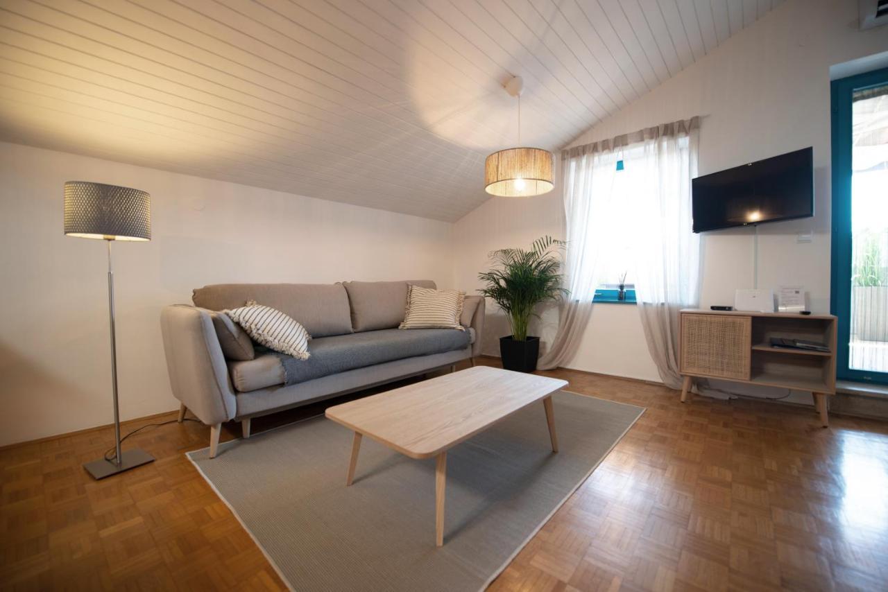 Modra Luna- Apartment With Terrace Izola Exterior foto